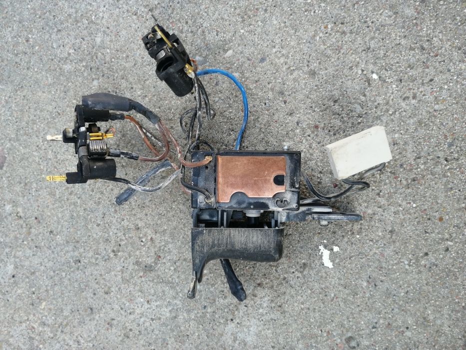 Dewalt  D2500 włącznik +szczotkotrzymacz