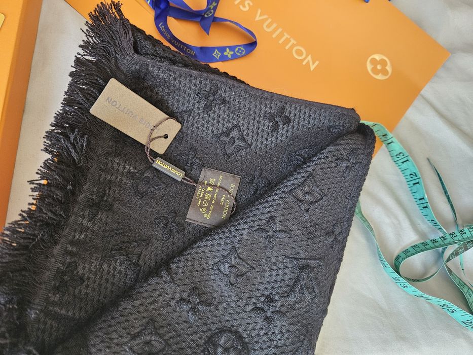 Piękny nowy szalik Louis Vuitton