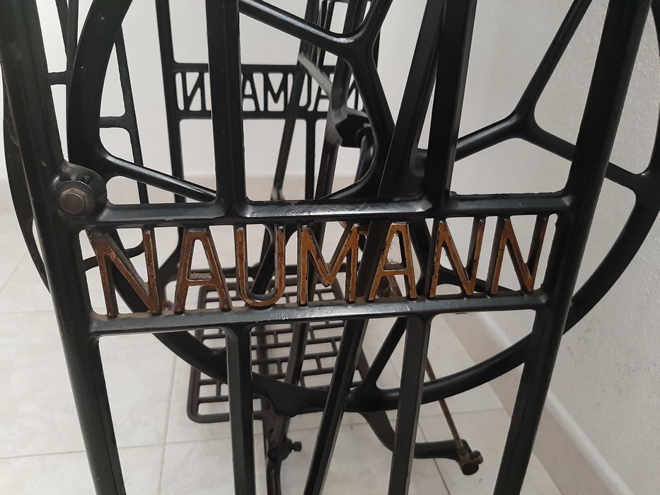 Máquina de costura antiga Naumann (+ de 100 anos)