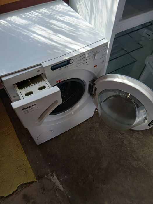 Пральна машина "Miele" (Німеччина)