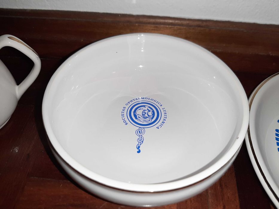 Conjunto de loiças antigas Faianças Capôa Aveiro, Oftalmologia