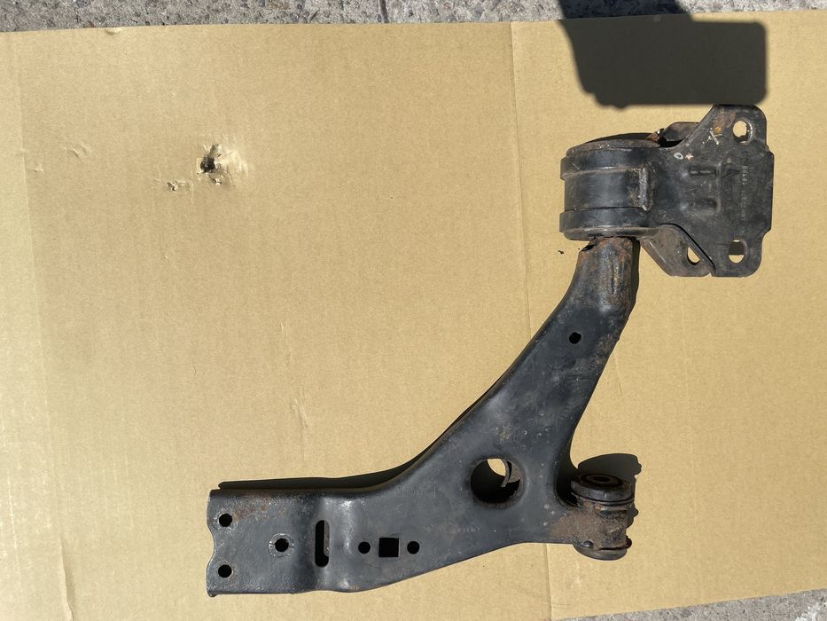 Рычаг правый Ford Escape 2015