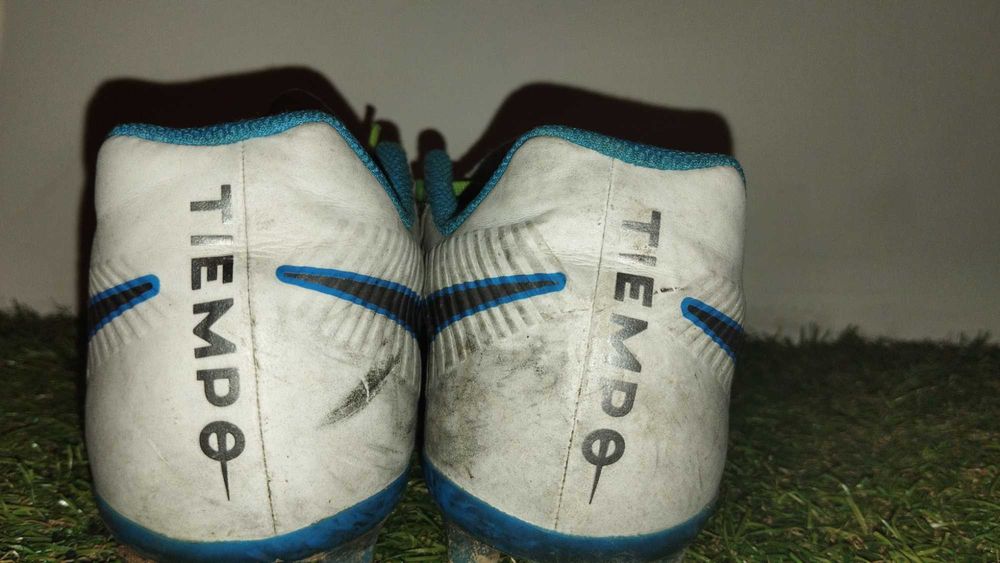 Korki, buty piłkarskie Nike r. 35.5