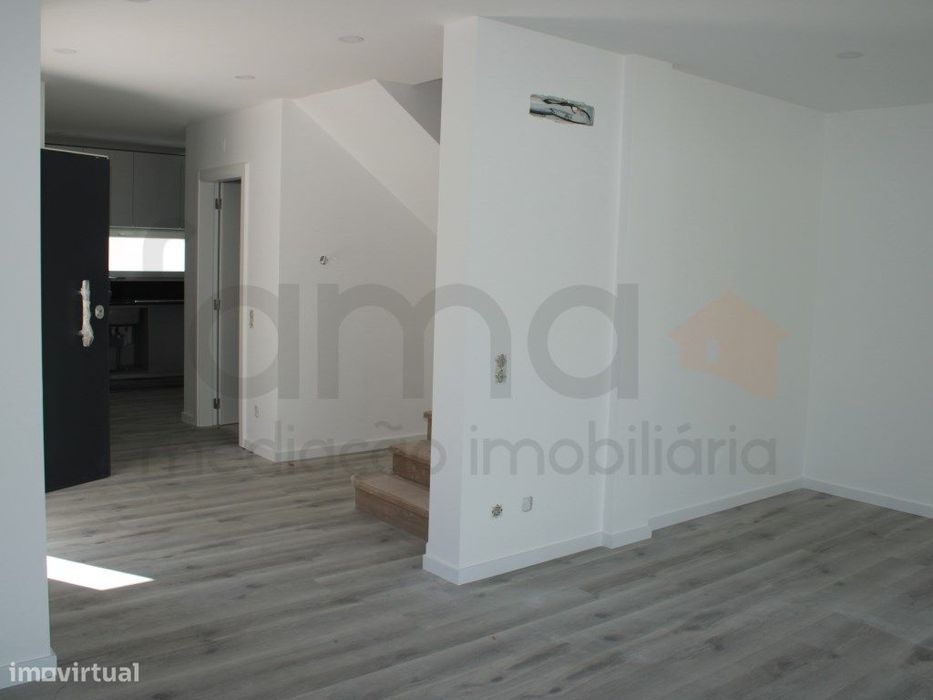 Moradia T3+1 - Zona São Domingos De Rana