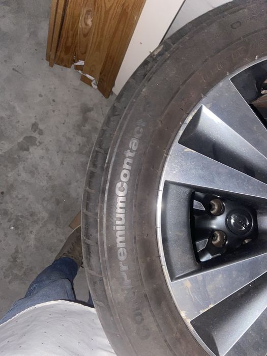 Conjunto completo Jantes 17” + Pneus Continental 215/55 R17 — Como Novos