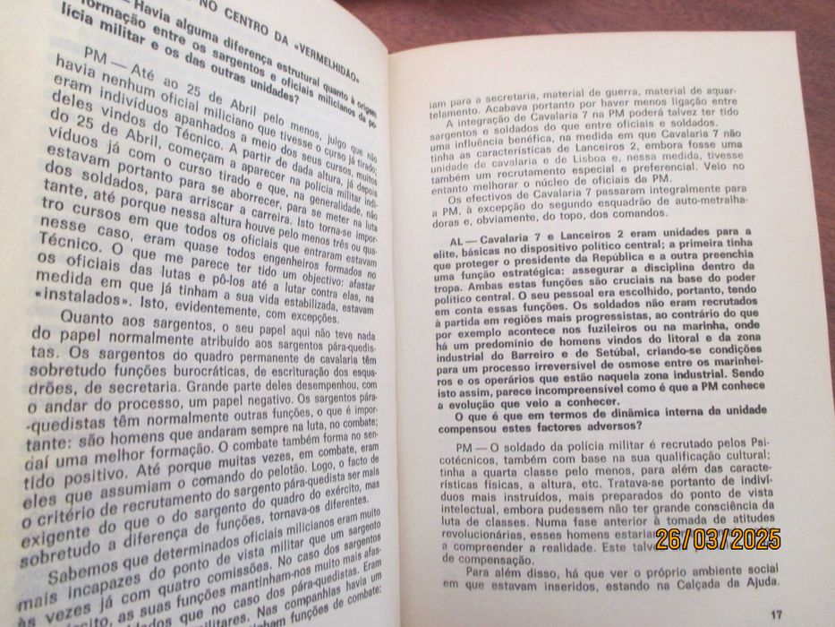 Livro - A revolução num regimento - A polícia militar em 1975