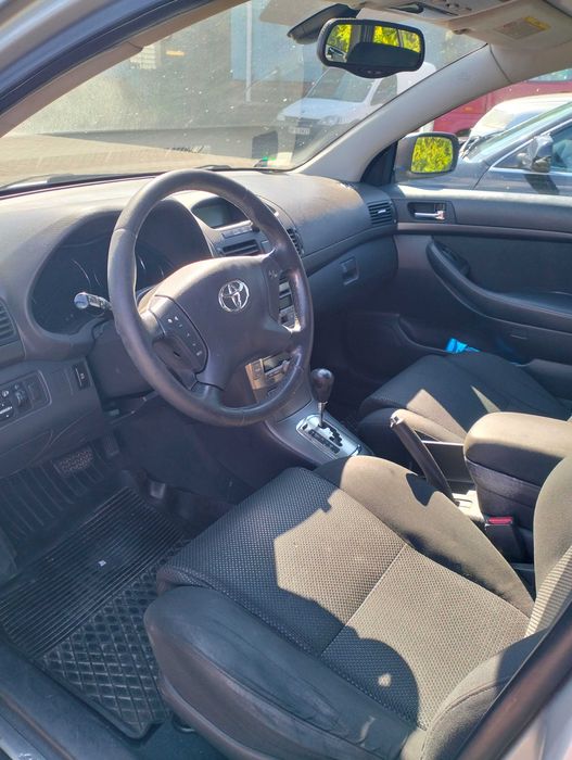 toyota avensis combi 2.0 - rok 2003