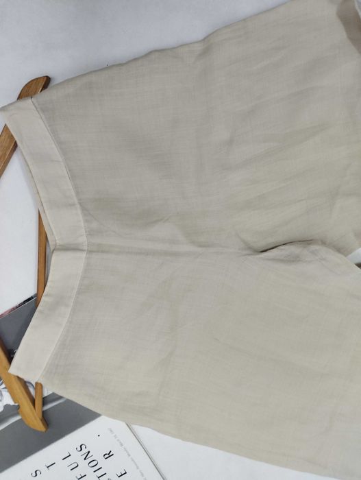 Бежевые укороченные брюки вискоза штаны кюлоты
Gianfranco Ferre