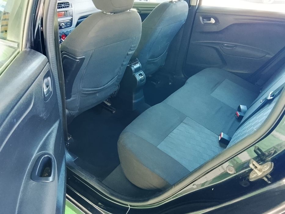 Citroën C-Elysée 1.6 HDi 92cv – 2014 impecável de tudo