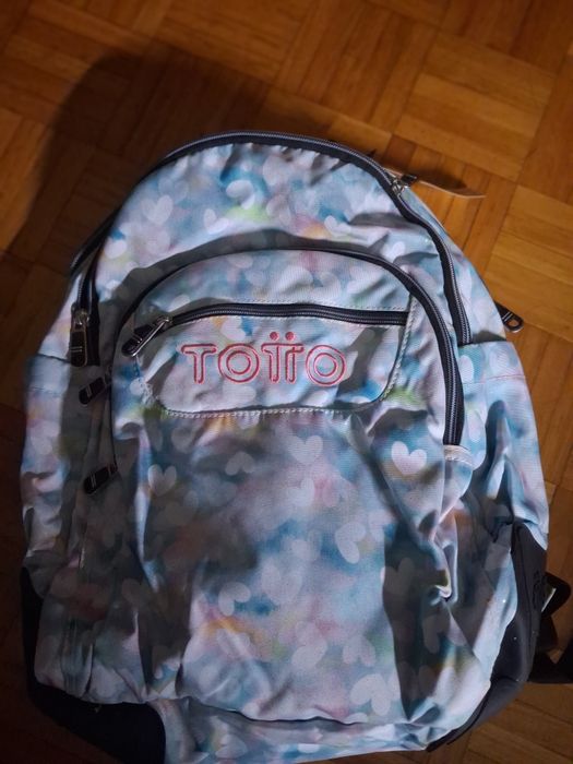 Mochila.    Toto