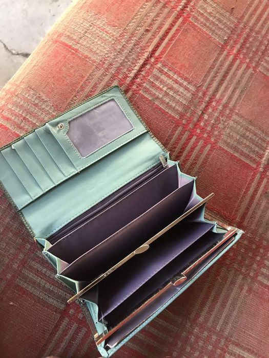 Продаю Женский кожаный кошелек 20х10х2 см Бирюзовый