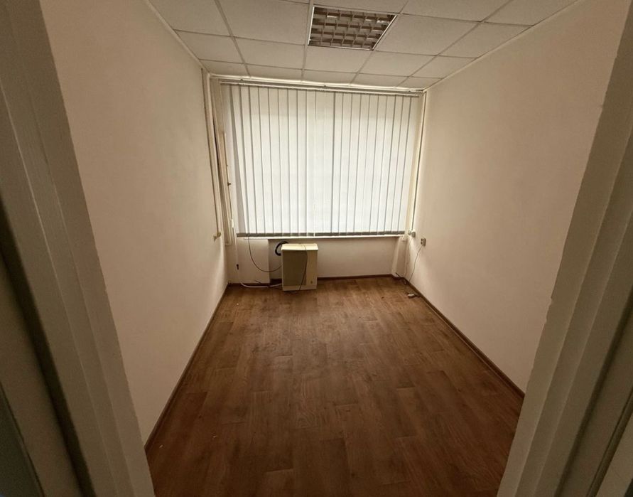 Продаж офісного приміщення 82,2 м² у центрі смт Єланець