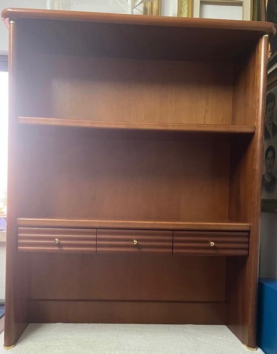 Estante cerejo bom estado