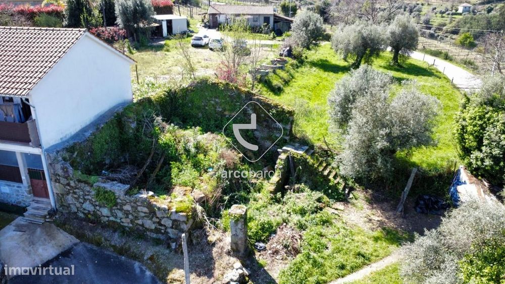 Vende-se Ruína com potencial para restauro em Gondufe - Ponte de Lima
