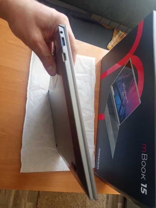 Laptop MAXCOM  mBook 15.6" 8GB RAM 256GB  ,WINDOWS 11 ,TORBA ,JAK NOWY