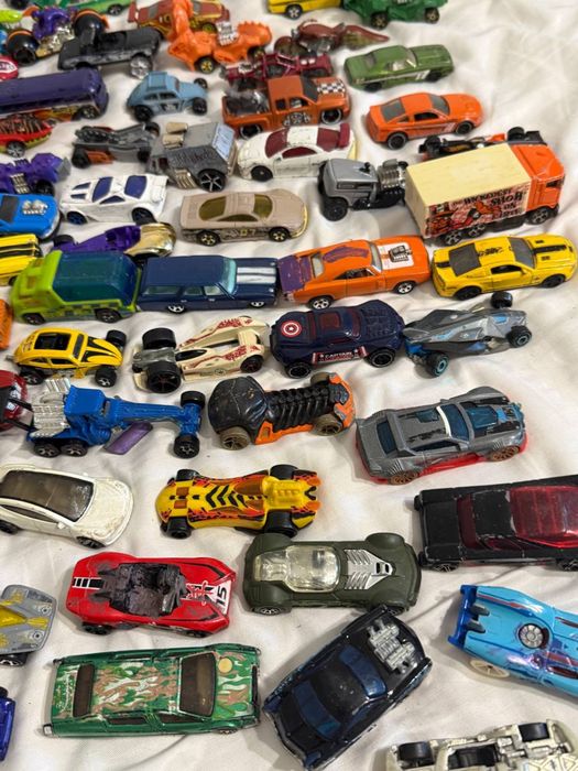 Машинки hot wheels