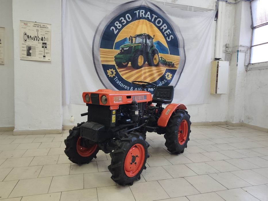 kUBOTA B6000 /// Capinadeira /// Caixa /// Transporte