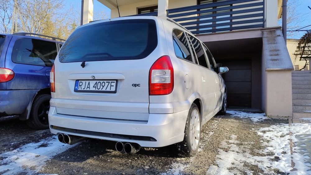 Opel Zafira 2.0 Turbo OPC