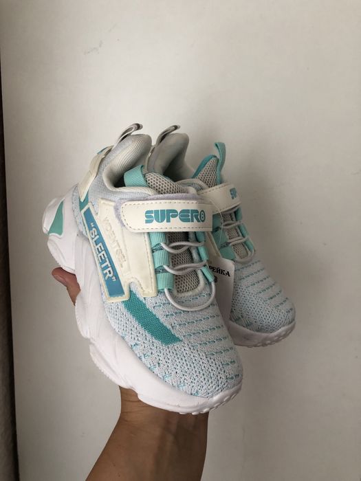 Дитяче взуття  черевички чобітки кросівки хайтопидеми весна літо осінь