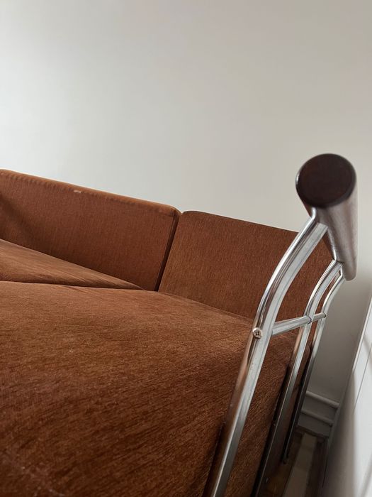 Narożnik z poduchami w kolorze brązowym