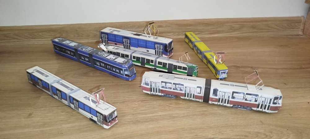 Моделька трамвая тролейбуса з картону автобус трамвай тролейбус поїзд