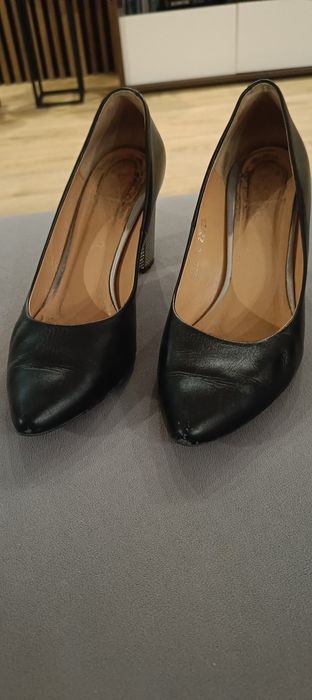 Czółenka z ozdobnym obcasem