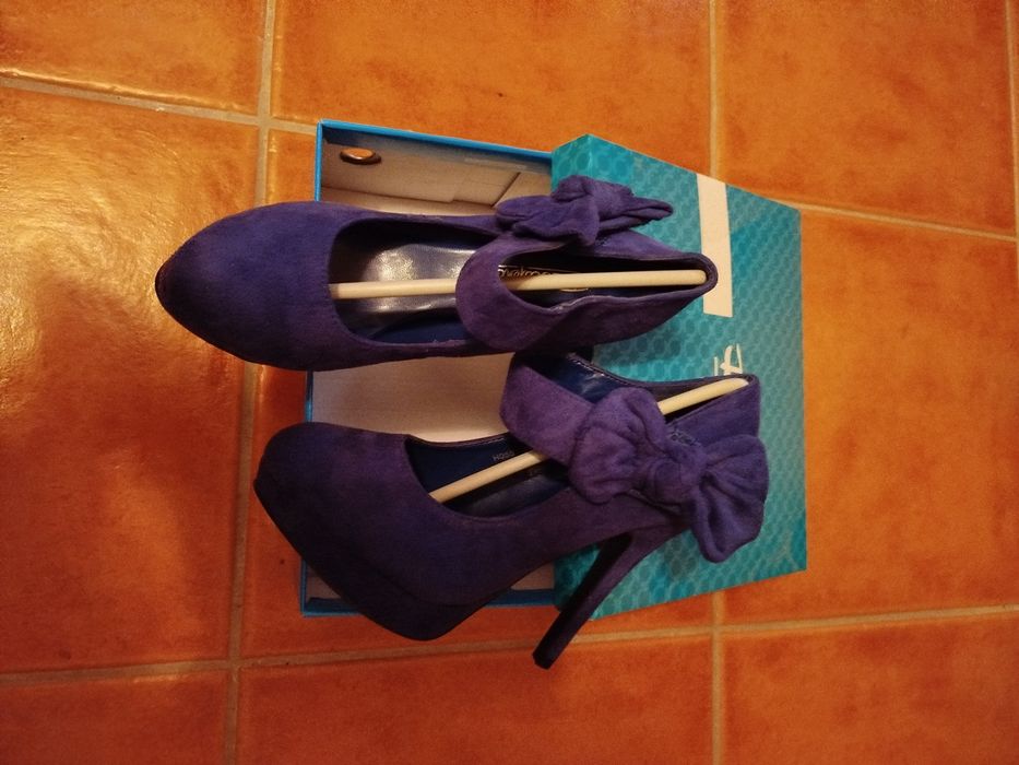 Sapatos salto salto
