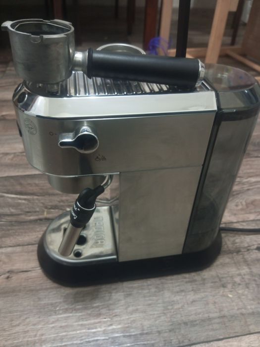 Кавоварка DeLonghi Dedica EC 685