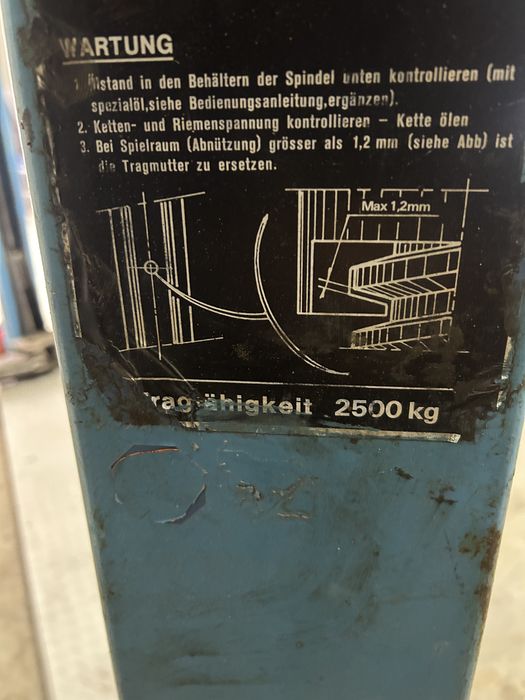 Podnosnik dwukolumnowy