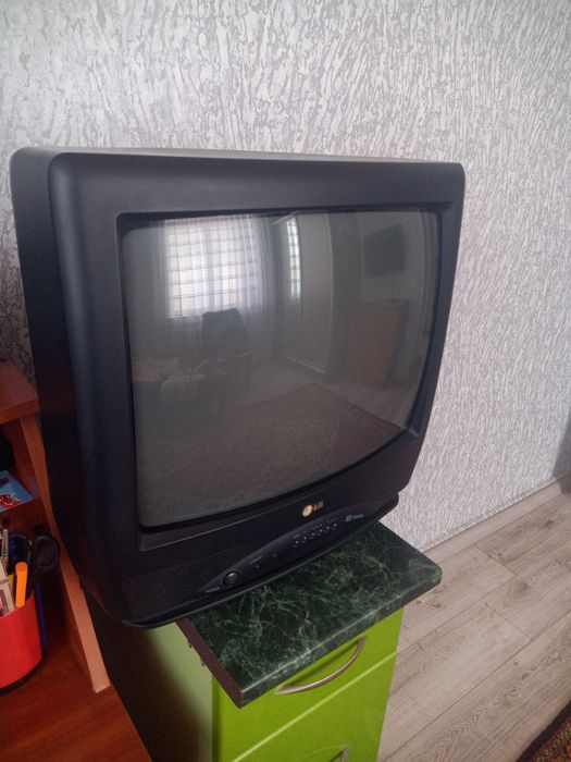 Телевизор lg в хорошем состоянии