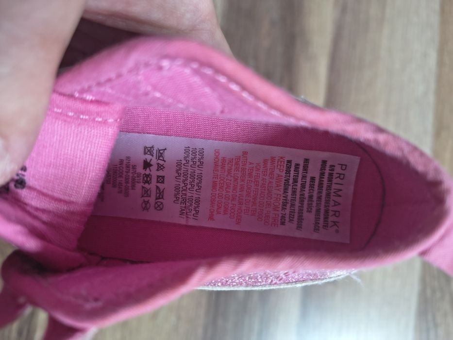 Buty, adidaski niechodki dla dziewczynki