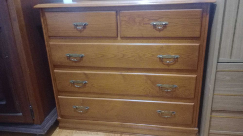 Cómoda com espelho.