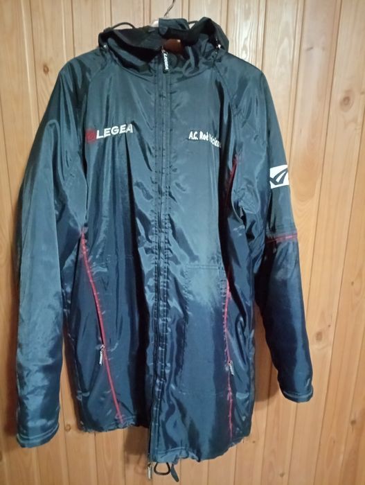 Продам зимову куртку(