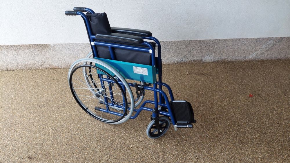 Cadeira de rodas dobrável