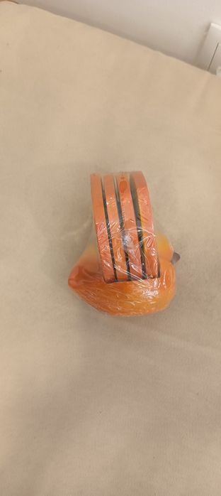 Cup bases with support.64585252763138122