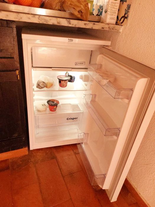 Frigorífico 85cm com congelador – Excelente estado! 140 €