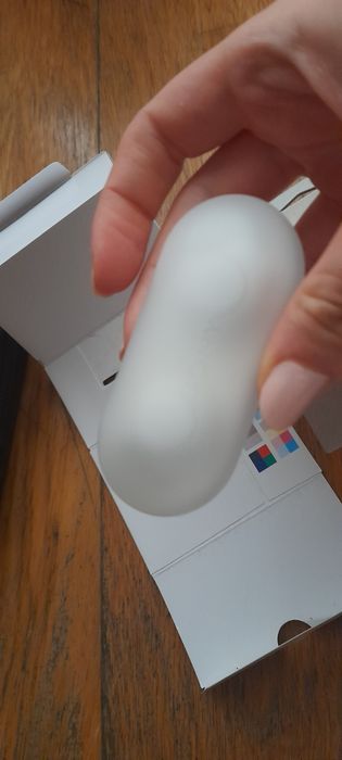 Fones da sony WF-C500 bluetooth a faltar o fio de carregar e só com 1