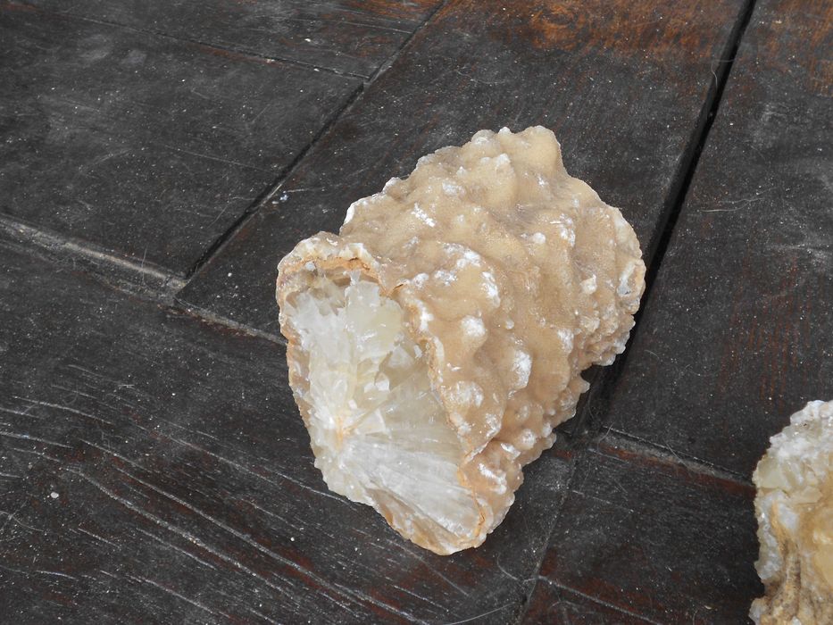 Rochas cristais minerais calcite naturais diversas cores e tamanhos