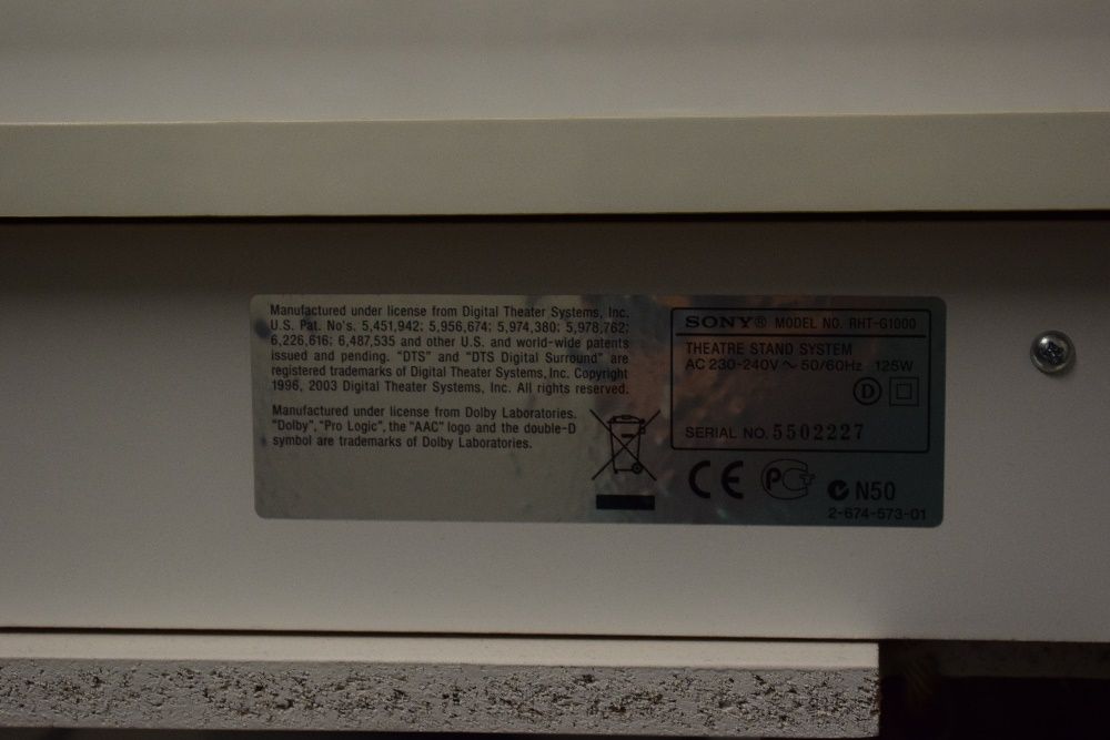 Movel para televisao com dvd incloido e colunas de som