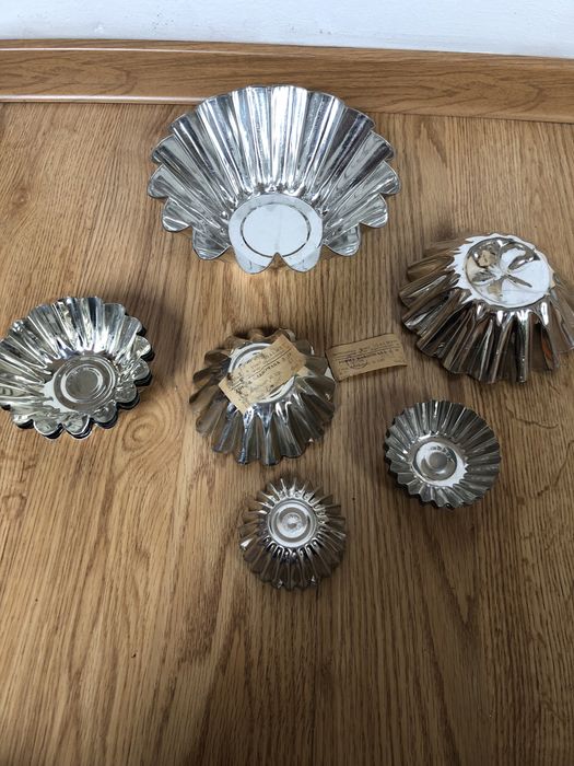 Zestaw foremek 28 sztuk, karbowane,metalowe