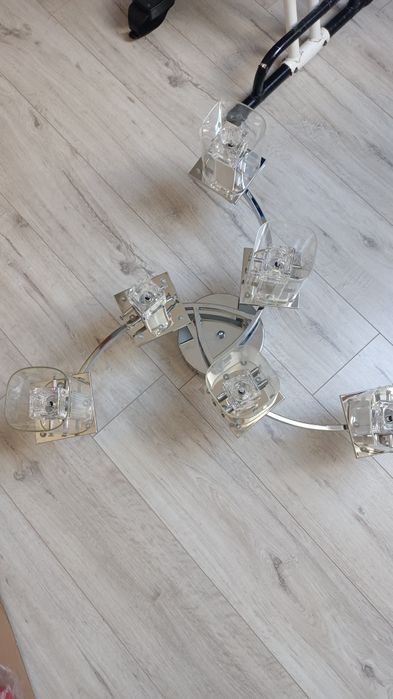 Lampa szklana, żyrandol szklany