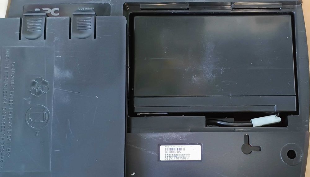 ДБЖ APC BackUPS ES700 BE700G-RS (б/у)