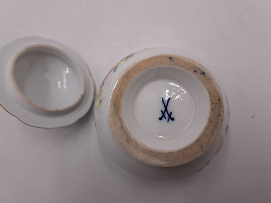 Cukiernica Miśnia Neuer Auschnitt róża kwiaty bukiety owady złocenia