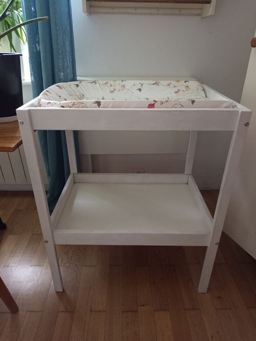 Drewniany biały przewijak ikea