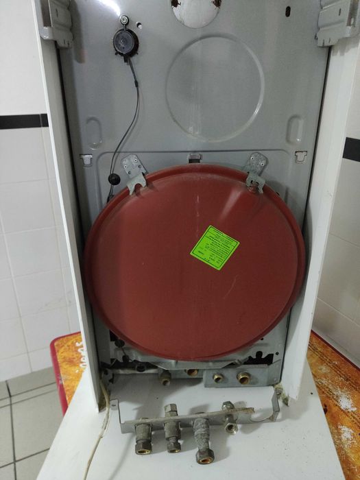 Caldeira a gás natural Saunier Duval 23kw usada para AQS e aquecimento