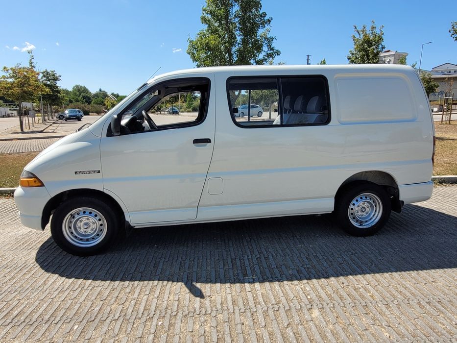Toyota Hiace 2.5d com 6 lugares