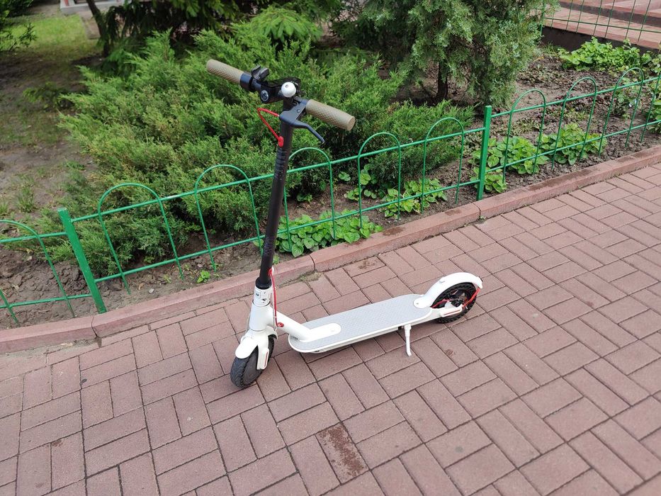 Електросамокат Xiaomi Mi Electric Scooter M365 White (Європейська версія) оригінал