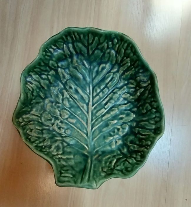 Taça antiga em forma de couve