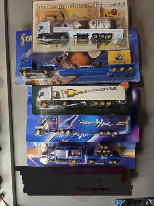 19 Miniaturas de Camiões Publicitários