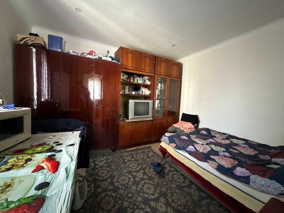 Продаж фасадного приміщення та 13 соток землі в Житомирі